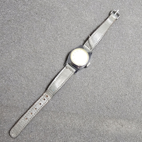 Vintage US Time Mechanical Wind Silver Tone Ladies Watch Not Working Parts Repai - Picture 4 of 7